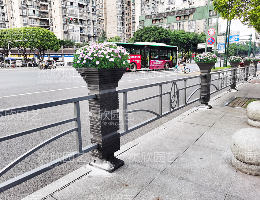 道路隔離花箱護(hù)欄四川宜賓案例