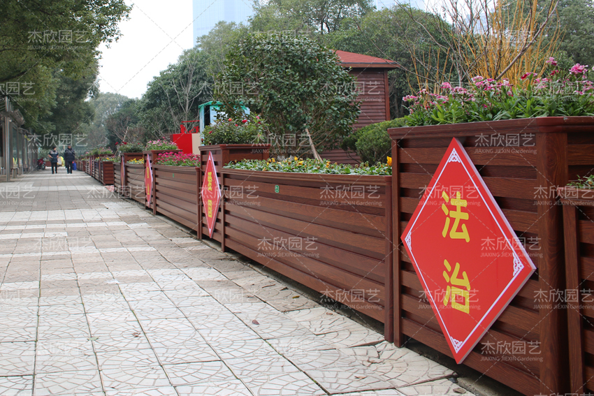 仿木花箱有哪些地方優(yōu)于木質(zhì)花箱？